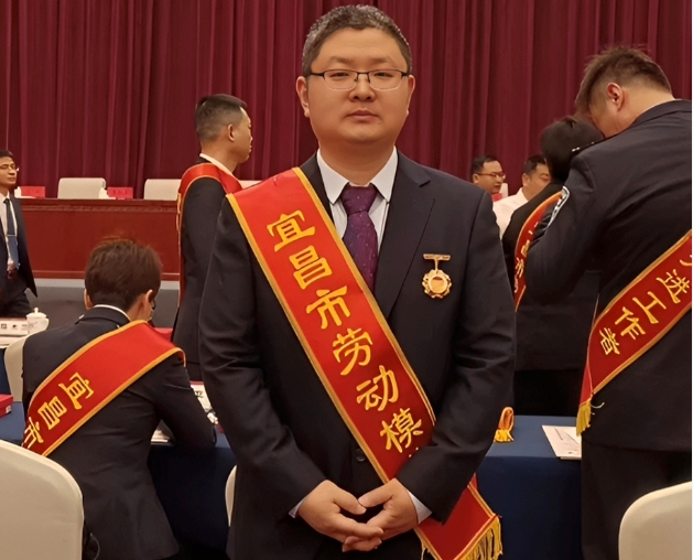 祝賀！微特工程師張艷波榮獲宜昌市“勞動(dòng)模范”稱號(hào)